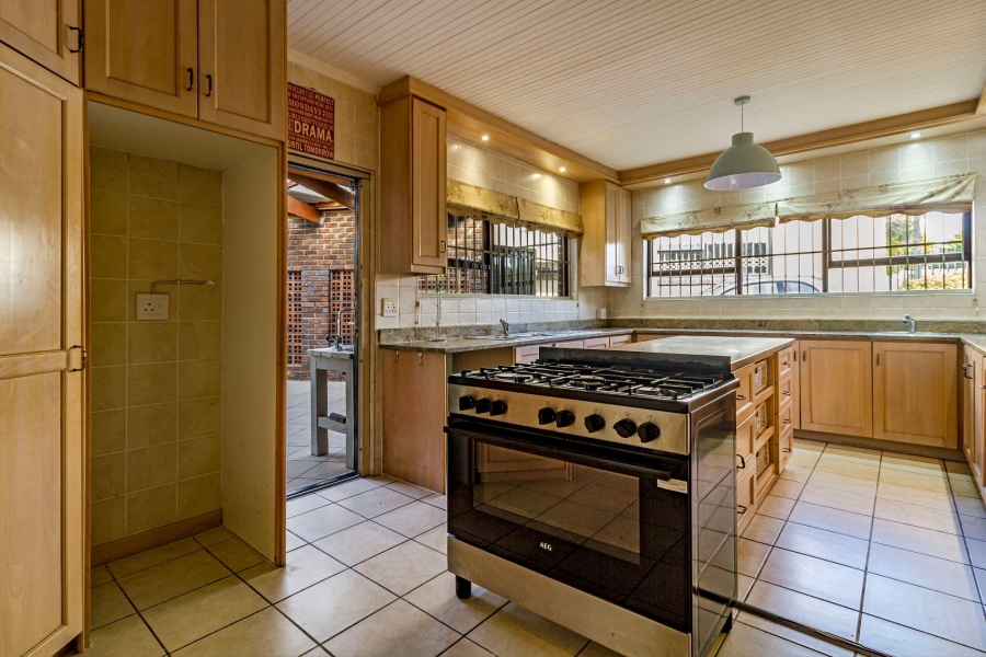 8 Bedroom Property for Sale in Helderberg Estate Western Cape